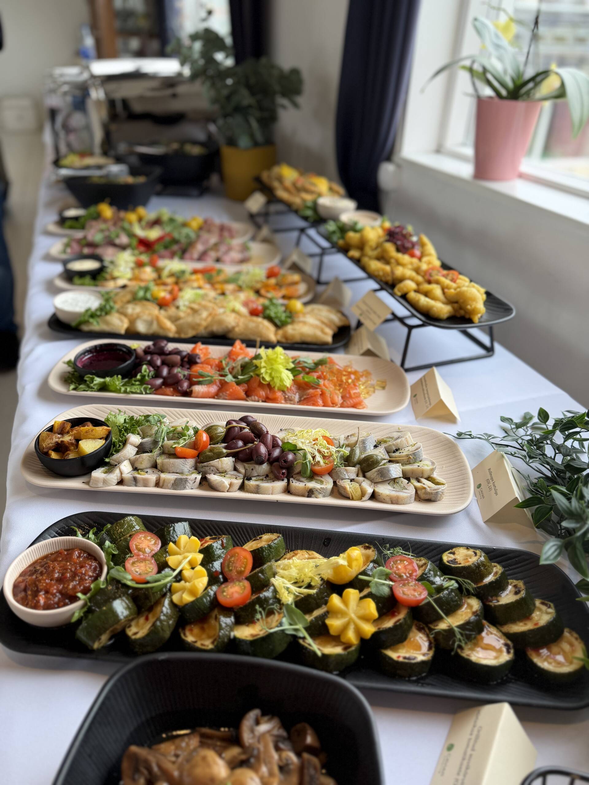 Viimsi peosaal, Võluvabrik. Stiilne lauakujundus, luksuslik atmosfäär ja catering. Pulmad, sünnipäevad, üritused.