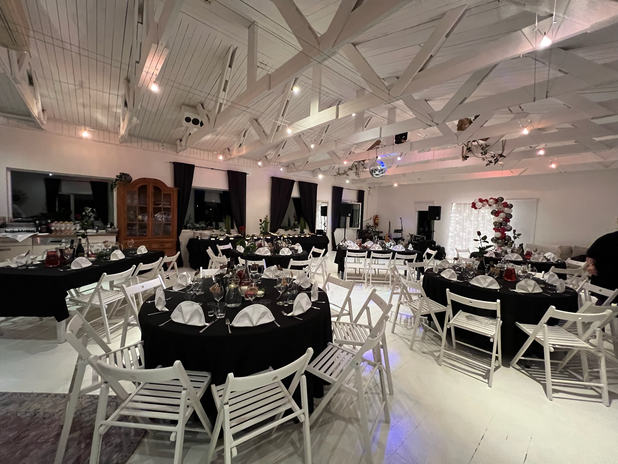 Võluvabriku peosaal - juubelipidu catering’i ja hubase atmosfääriga. Peosaal täiskasvanutele - sünnipäevad, pulmad, tähtpäevad.